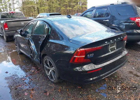 2024 Volvo S60 B5 Plus Dark Theme из США, поврежденный, VIN 7JRL12FL1RG305567